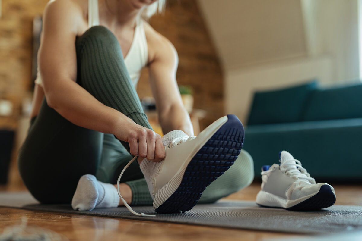 Sportschoenen aantrekken — zweetvoeten en schoengeur voorkomen